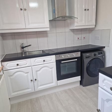 Studio Flat On Straight Road, Harold Hill, Havering Zewnętrze zdjęcie