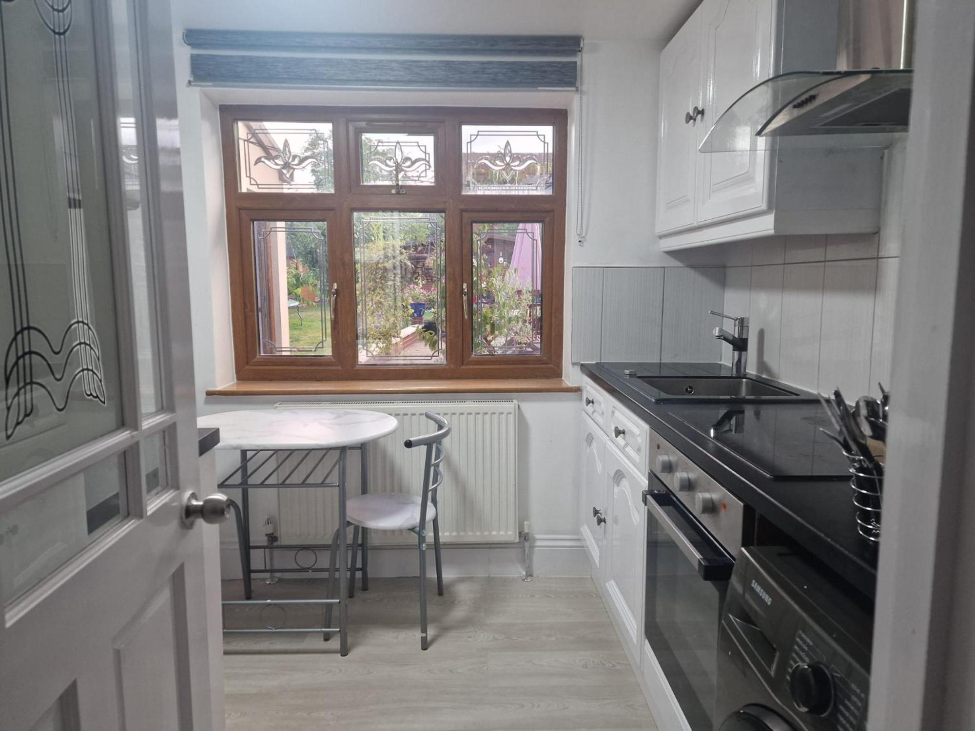 Studio Flat On Straight Road, Harold Hill, Havering Zewnętrze zdjęcie